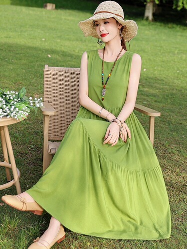 Middle-aged mother summer, high-quality cotton silk dress, 2026 new style, pure color, age-reducing vest, halter skirt, worn outside