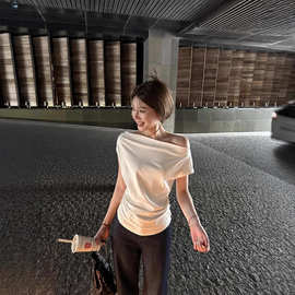 纯欲辣妹风一字肩短袖T恤女夏季高级感修身显瘦休闲百搭露肩上衣