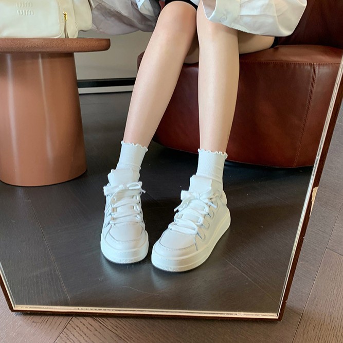 Edición de cuero de vaca ~ Miufeng versátil de cuero de suela gruesa zapatos blancos de primavera correa de zapatos blancos casuales para aumentar la altura de zapatos de skate