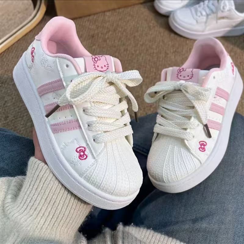 2026 primavera nuevo polvo blanco gato zapatos de pan de cabeza de concha de mujer estilo de escuela zapatos de skate de nicho zapatos deportivos bajos