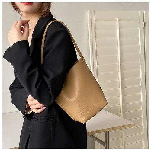 Elegant pure desire style underarm bag 2025 Korean style minimalist versatile shoulder bag for outdoor bucket commuting trendy