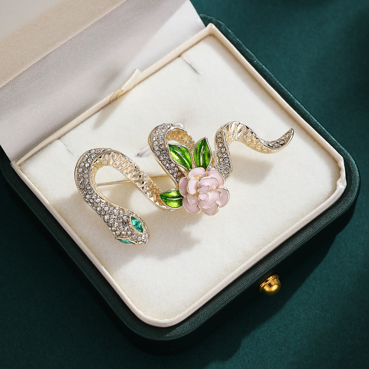 Rose Serpent broche de alta calidad temperamento lujoso este año de la vida flor de pecho estilo retro broche de diseño exquisito accesorios de traje