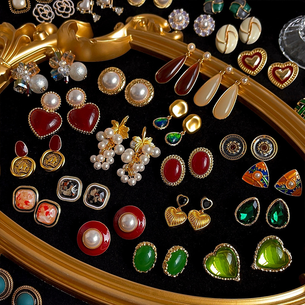 1 Pair Elegant Vintage Style Geometric Enamel Stoving Varnish Plating Metal Artificial Gemstones Artificial Pearls Earrings display picture 3