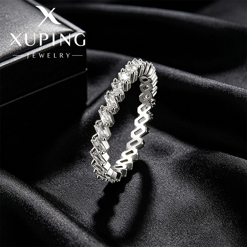 Xuping simple inswind geometría cuadrada anillo de zircon artificial aleación de cobre fácil de usar anillo de anillo de dama simple