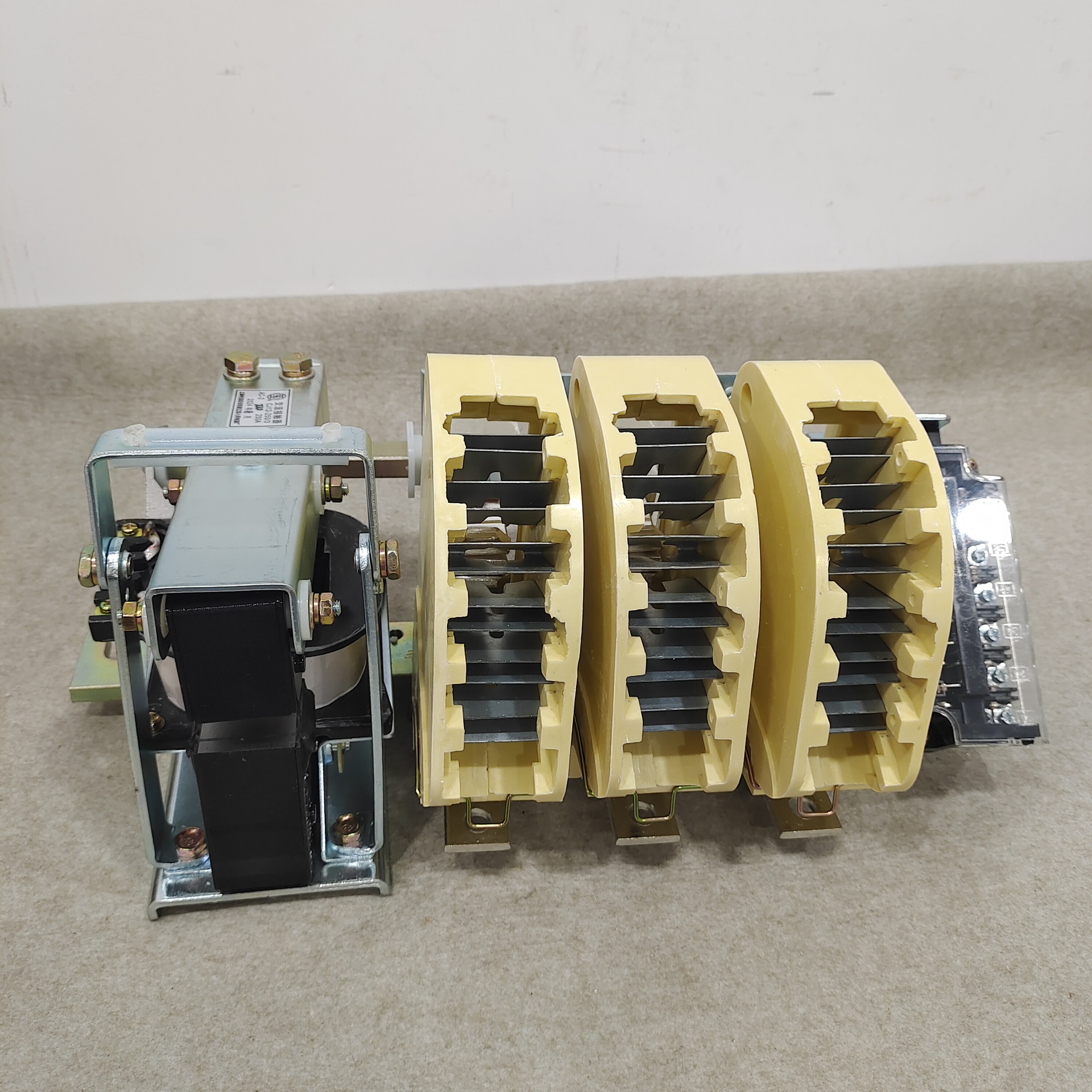 上海人民CJ12-150/3交流接触器CJ12-150/2  150/4 150/5 厂家直销