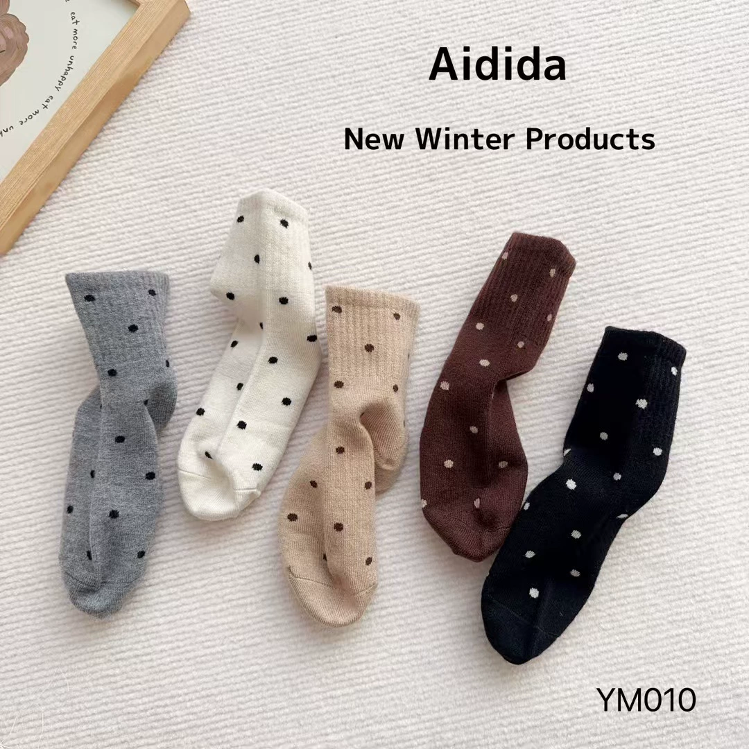 Новая осенняя и зимняя новая шерстяная носки Aidida