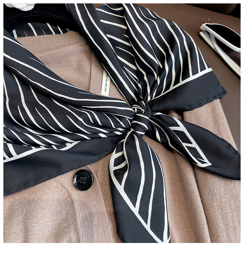 New Korean Fashion Striped Scarf display picture 10
