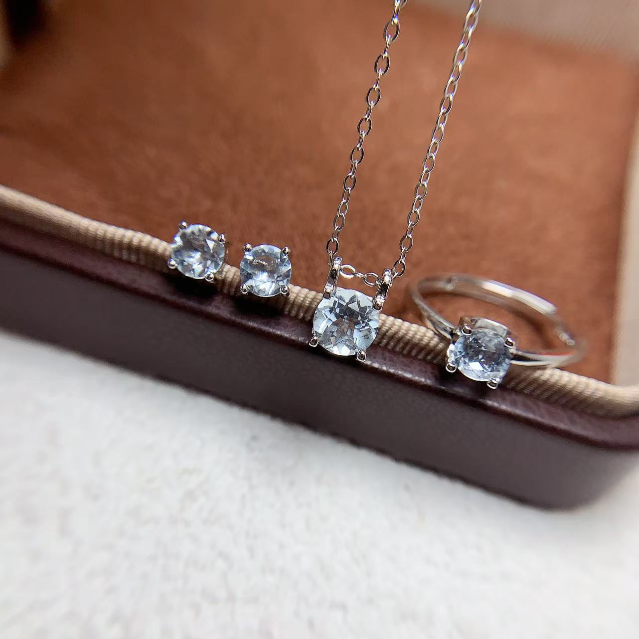 天然海蓝宝套装s925通体纯银镶嵌牛头三件套项链耳饰开口戒首饰