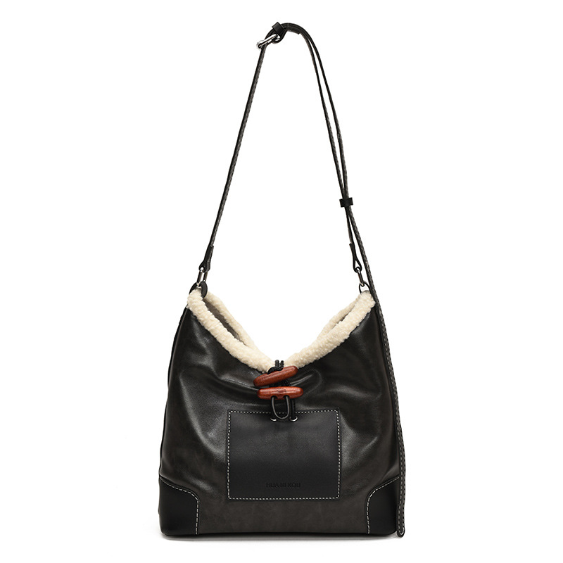 Bolsa de lana de cordero coreana debajo de la axila para mujeres 2025 nuevo estilo de bolsa de transporte de textura universal moda bolsa de transporte de mujer