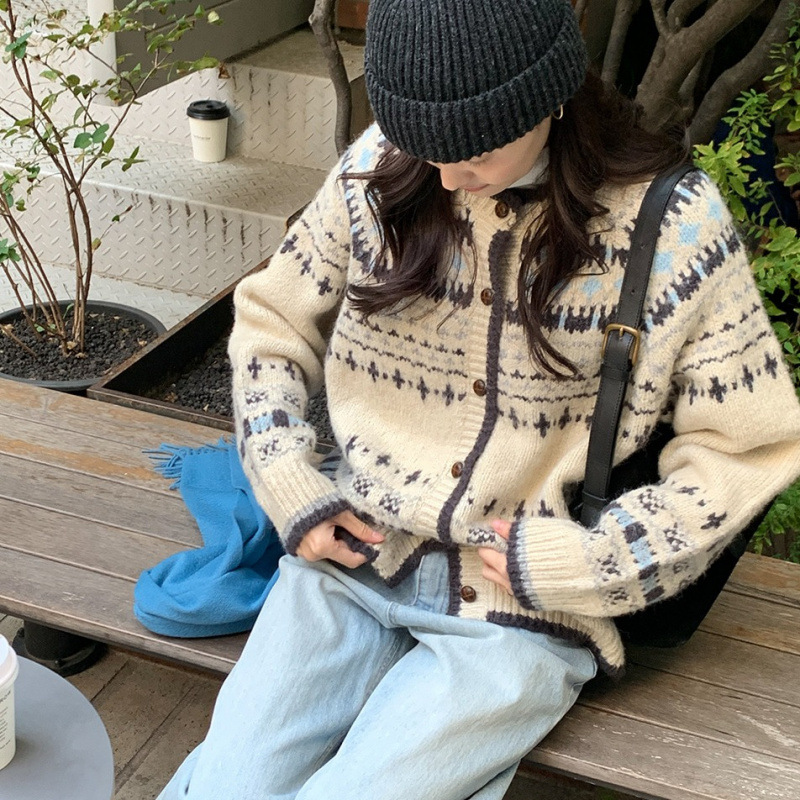2025 transfronterizo coreano vintage Jacquard abrigo otoño invierno grueso suelto vago viento alto sentido cardigan de punto
