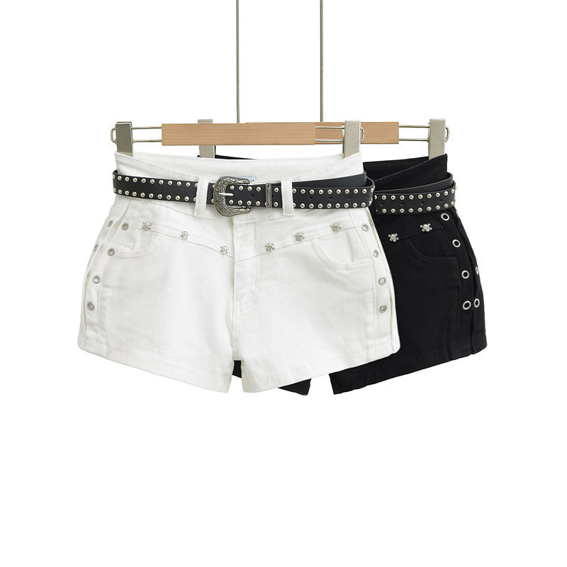 Rivet-Embellished Hip-Enhancing Denim Shorts for Women, 2026 Summer Style, Retro Spicy Girl Low-Waist Sexy Slim-Fit Butt-Hugging Hot Pants