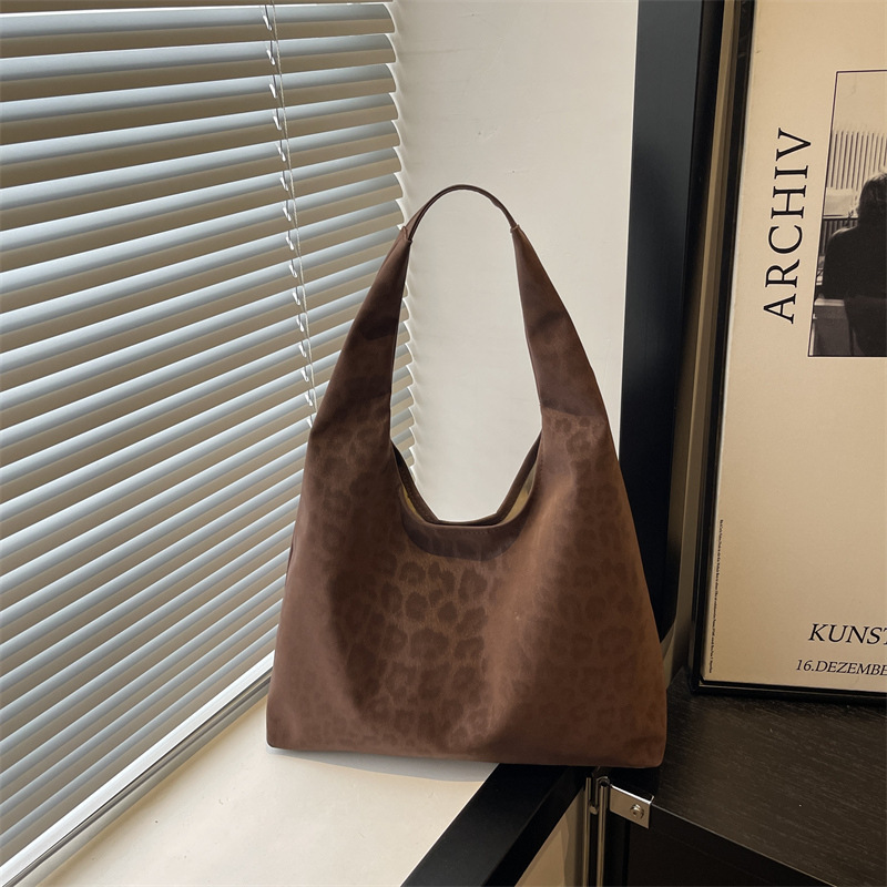 Textured Simple Trendy Women's Tote Bag Autumn and Winter New Bag 2025 Fashion Casual Personalized Shoulder Bag