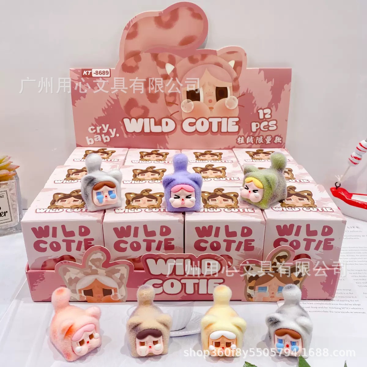 Caja ciega flocada de dibujos animados de tela rabu, lindo y lindo grano de alto valor, mini muñeca, modelo de decoración de escritorio, regalo