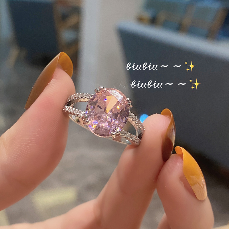 Fashionable Geometric Light Inlaid Zircon Natural Pink Crystal Ring display picture 2