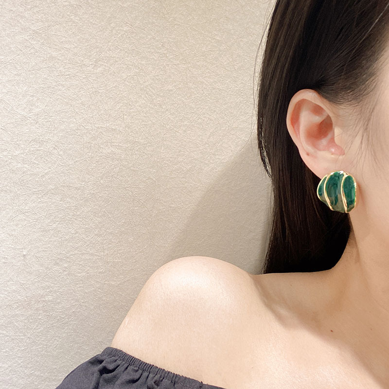 New Autumn And Winter Retro Green Exaggerated Oil Drop Round Earrings display picture 3