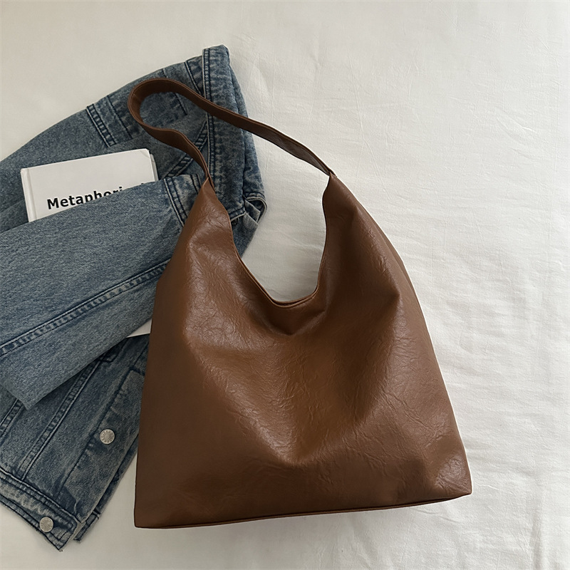 Bolso coreano de invierno para mujeres 2024 bolso de viaje de alta calidad sensación de gran capacidad simple versátil bolso de hombro de cuero suave