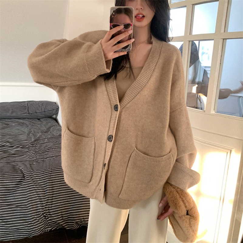 大码女装复古毛衣外套女秋冬新款软糯洋气慵懒风V领针织开衫上衣