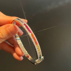 ネット赤lulu同項軽豪華彩宝ブレスレット重工微嵌め込み高炭素ドリルジルコン七彩碧璽スナップ手環