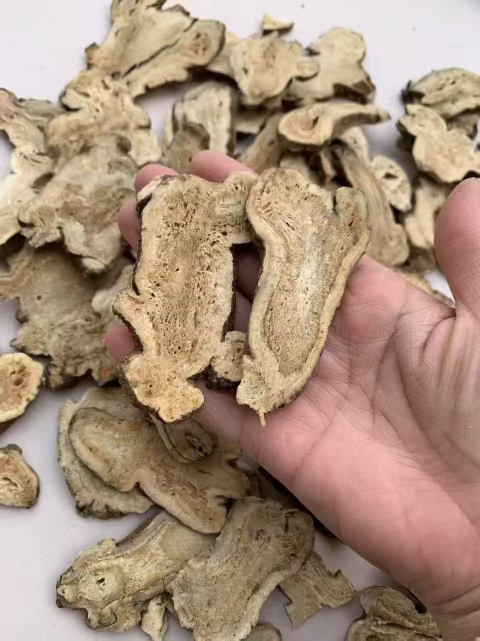 White Atractylodes Rhizome Bai Zhu Sliced Dried Herb 500g for Decoction and Soup key features