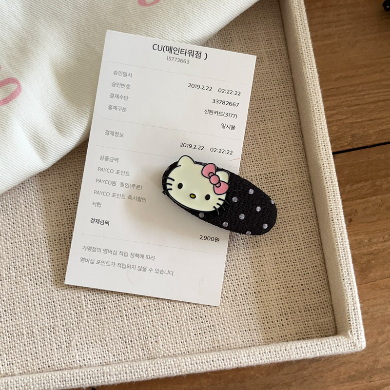 かわいい白黒の波点kt蝶結びのアヒルの口は甘い妹を挟みます。