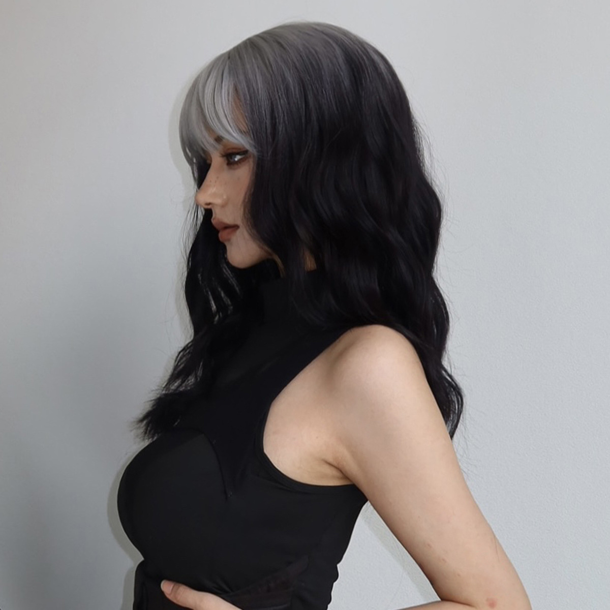 Perucas transfronterizas Qi franjas negras grises en la parte superior de la cabeza de cabello largo rizado completo cubierta de cabeza fábrica transfronterizas al por mayor wigs