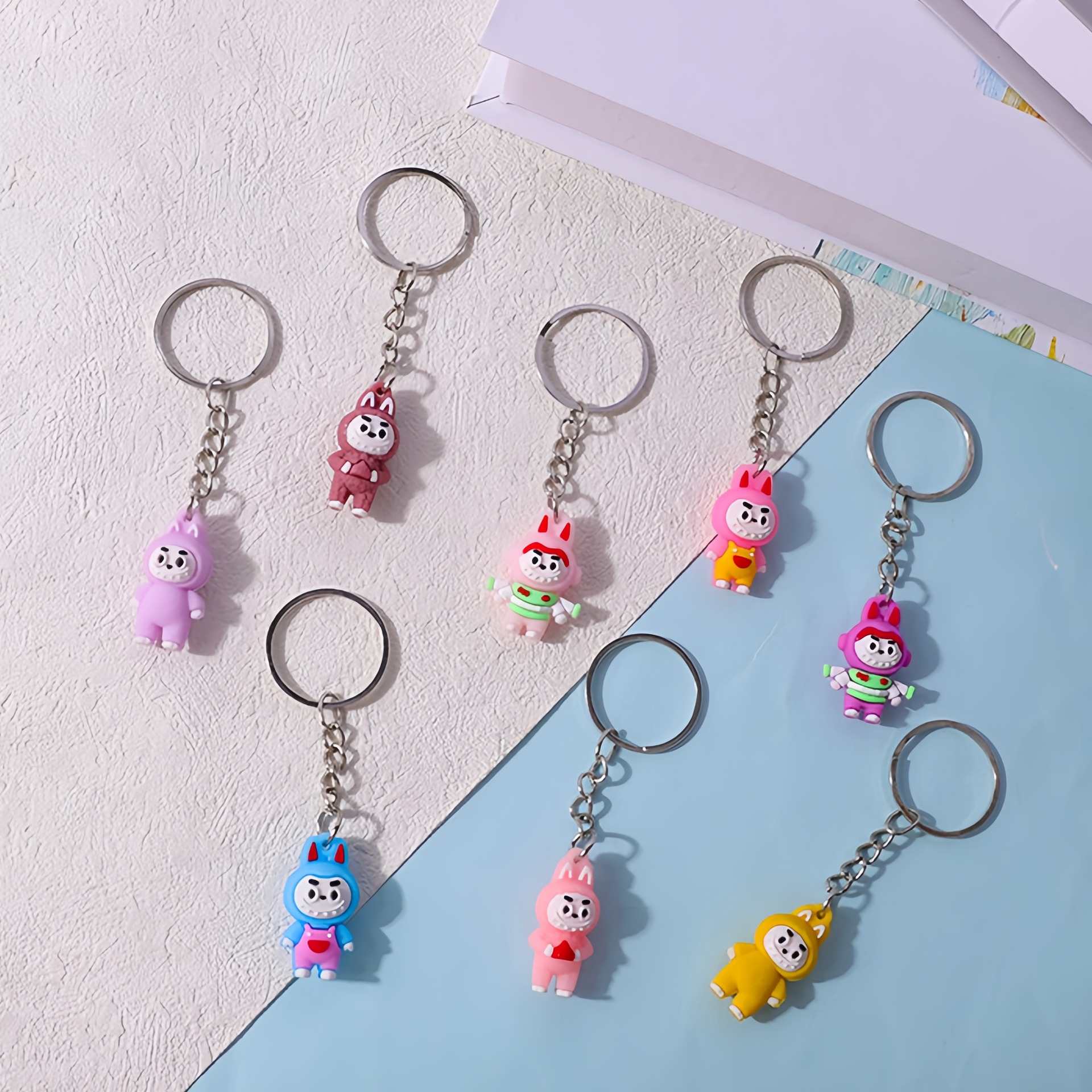 Caricatura labubu llavero creativo PVC colgante de goma suave serie de moda para empujar regalos adornos fábrica al por mayor