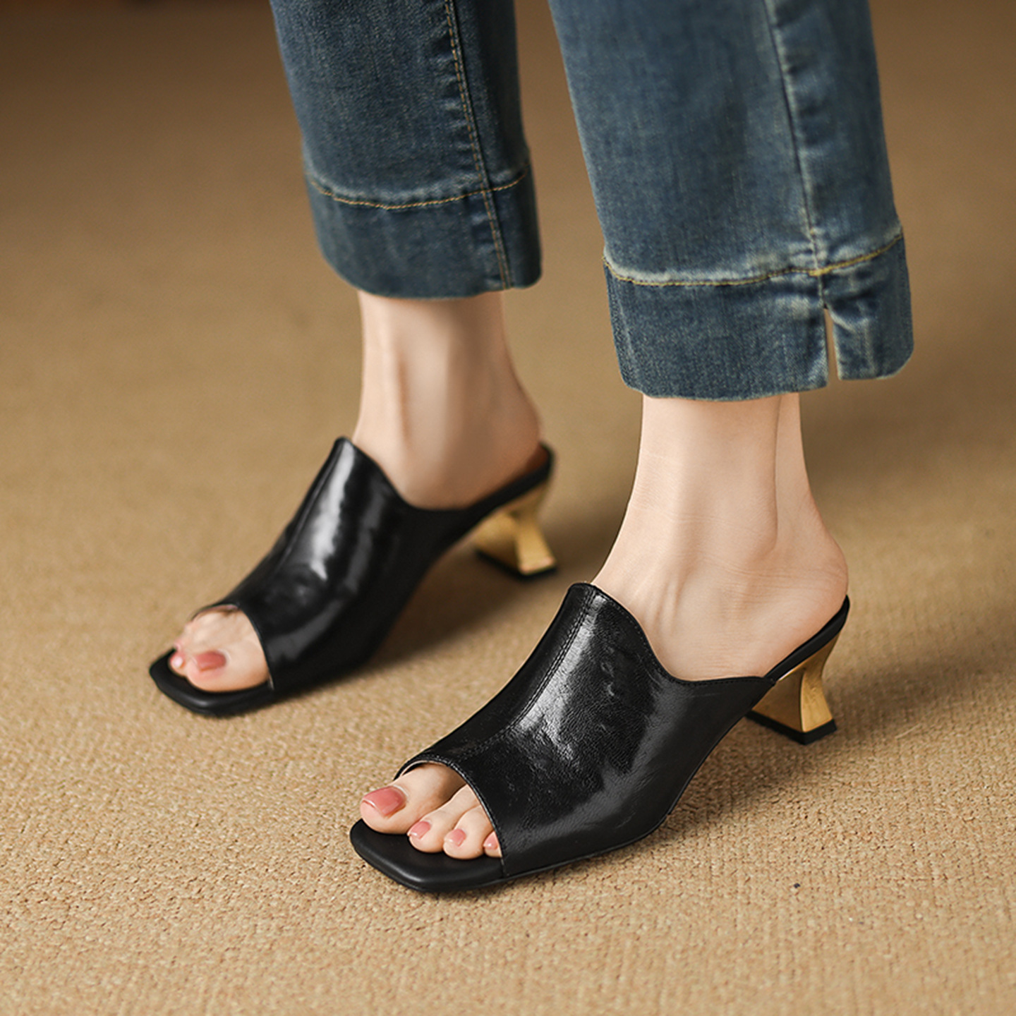 Sandal cao gót nữ hở mũi quai ngang da cừu gót 5 cm — đen