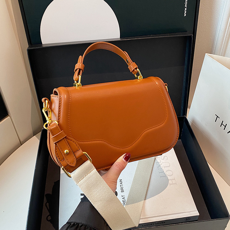 Bolso de moda coreano 2025 verano nuevo bolso femenino simple bolso de hombro ancho bolso de mensajero diario