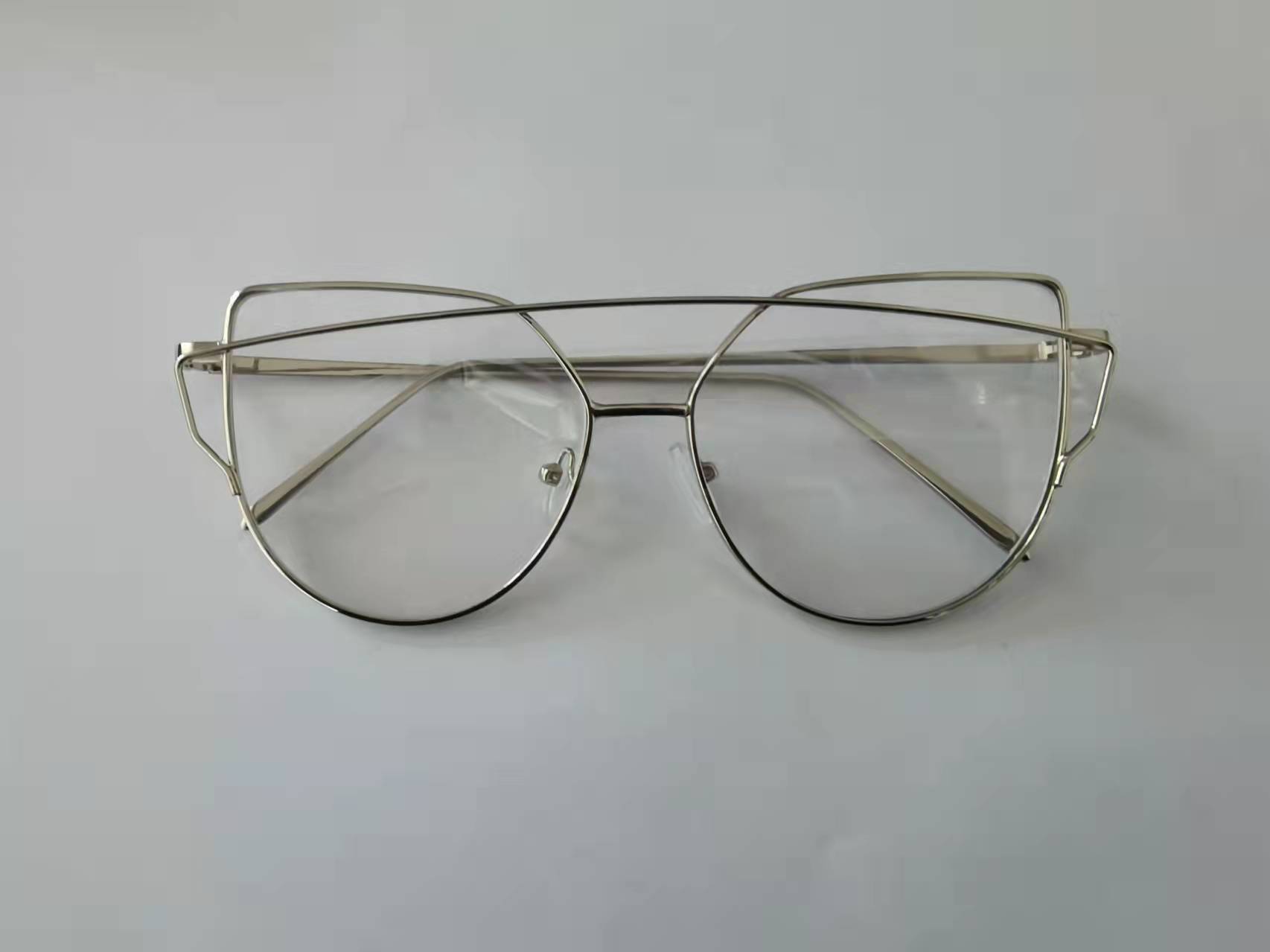 실버 프레임 화이트