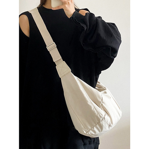 Women's Crossbody Bag 2024 Autumn/Winter New Arrival Large Capacity Dumpling Bag Down Cotton Simple and Versatile Single Shoulder Bag