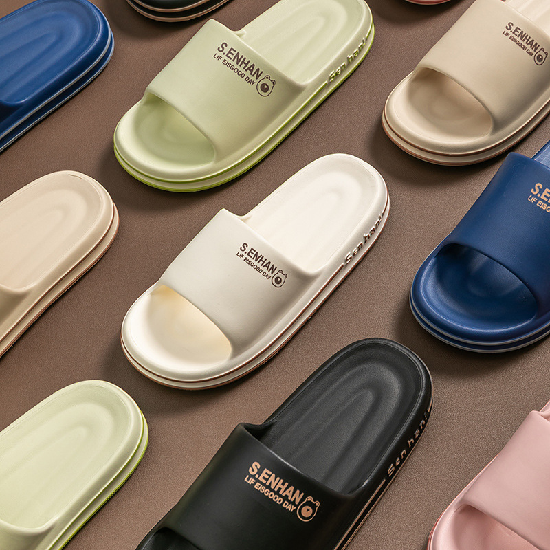 Zapatillas de verano para hombre al aire libre con sensación de pisar nubes, modelo nuevo 2025, sandalias domésticas antideslizantes de EVA para baño interior y hogar para hombres.
