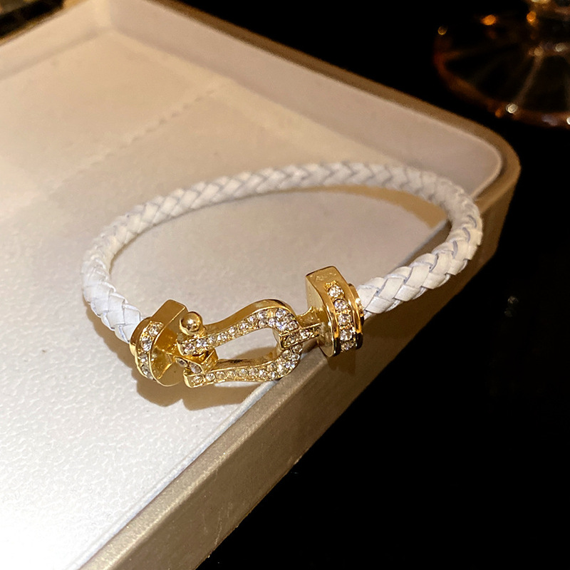 レザーダイヤモンド馬蹄バックル磁気ブレスレットヨーロッパとアメリカのファッショナブルなパーソナライズされたブレスレット多用途通勤ブレスレットライトラグジュアリーハイエンド|undefined