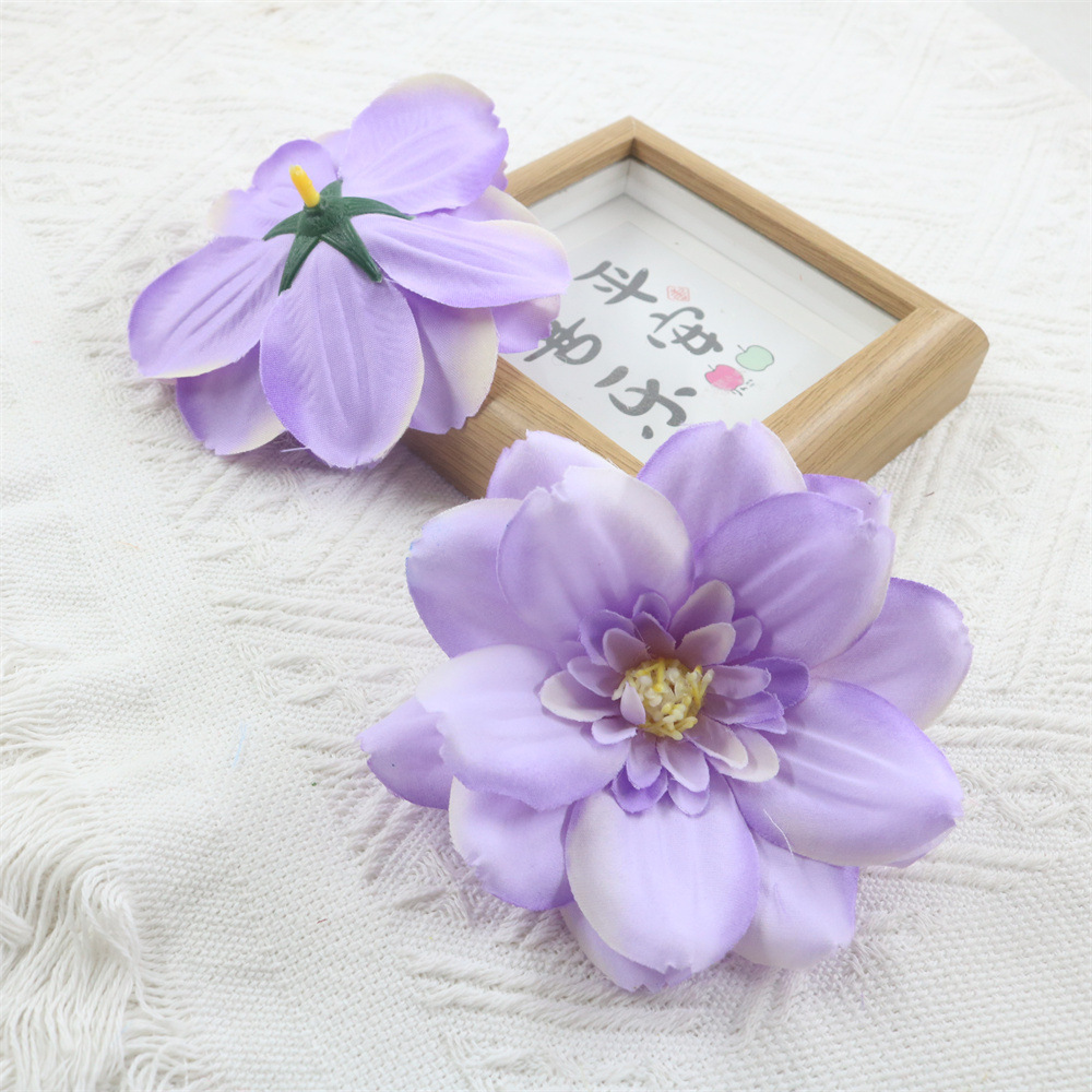밝은 보라색