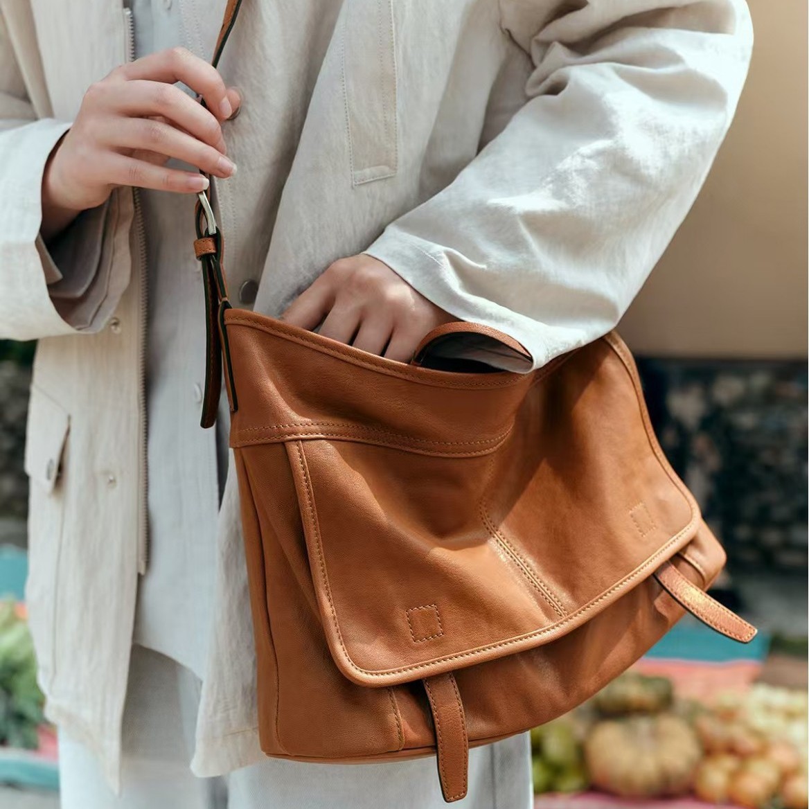 Qiu Xing's new vegetable-tanned messenger hobo bag for men and women, casual retro postman bag, commuter shoulder crossbody bag with large capacity