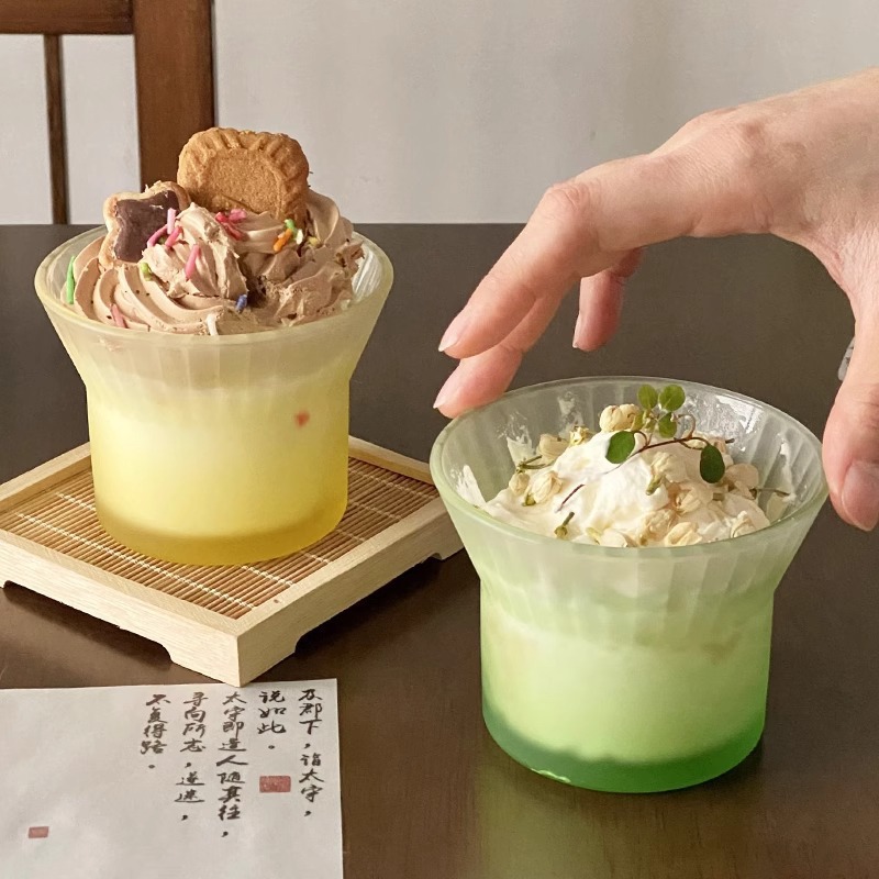 Tazas de café de orejas tazas de vidrio creativas de alto nivel de color gradiente tazas de vidrio vertical tazas de latte tazas de agua frías caseras tazas de agua