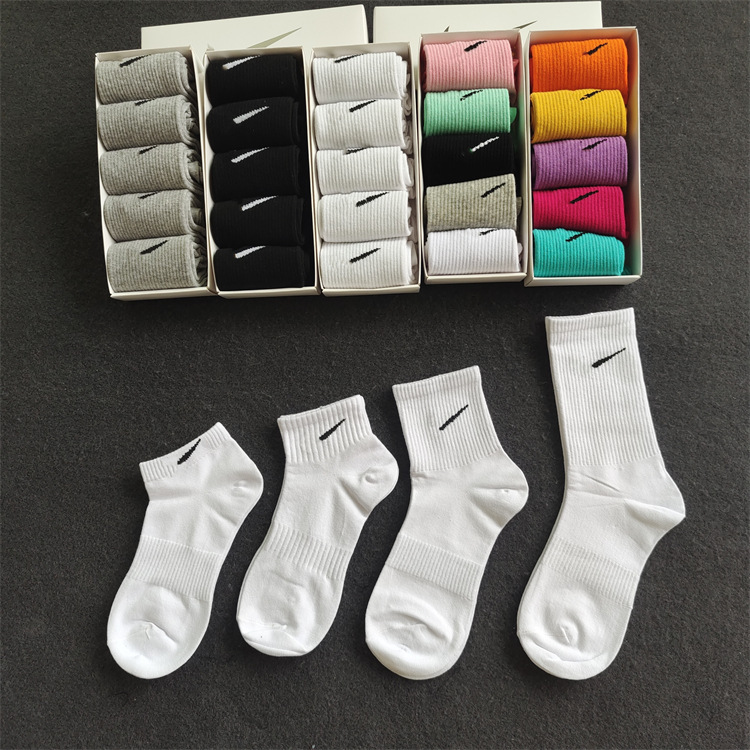 Suwan Nike socks men's autumn and winter boxed mid-calf women's white couple stockings sports basketball socks Suwan Nike socks men's autumn and winter boxed mid-calf women's white couple stockings sports basketball socks