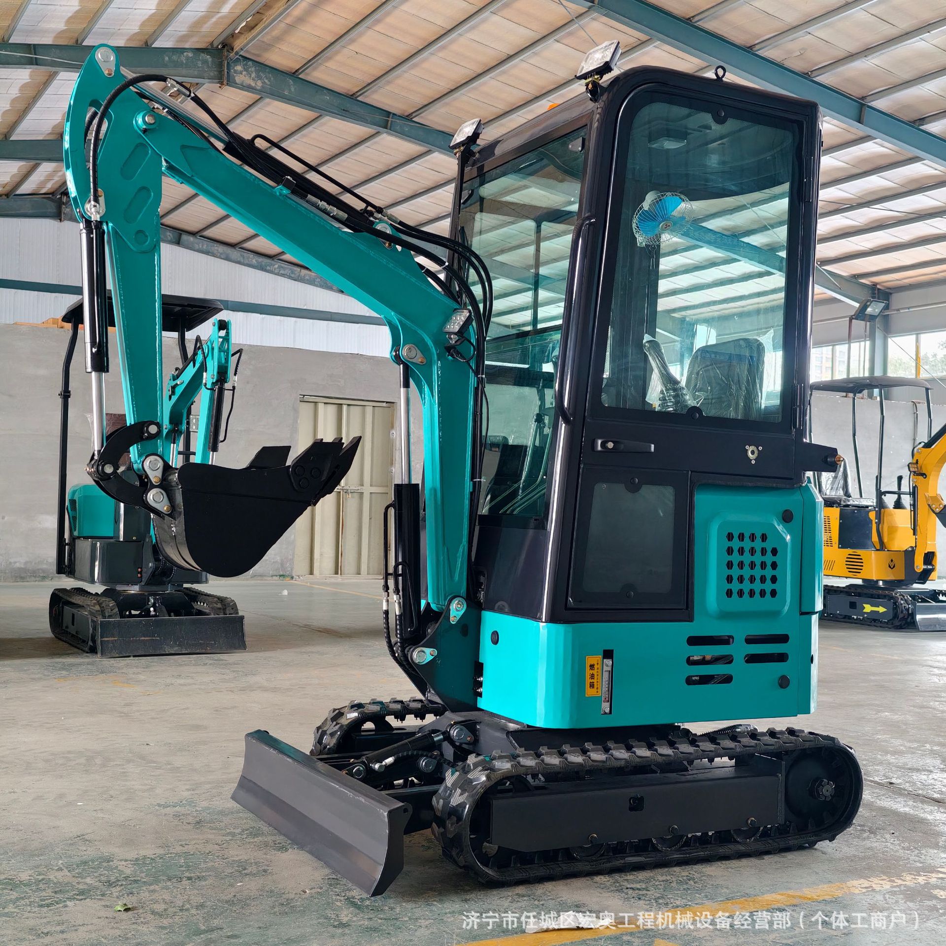 车载冷暖空调式微挖园林路化专用挖掘机工程封闭驾驶室小勾机