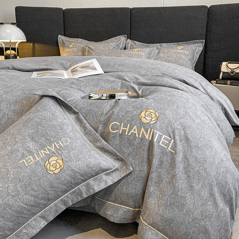 Bordado de lujo ligero, grueso, cepillado, juego de cuatro piezas, ropa de cama simple, sensación de alta calidad, funda de edredón de otoño e invierno, sábana, algodón puro