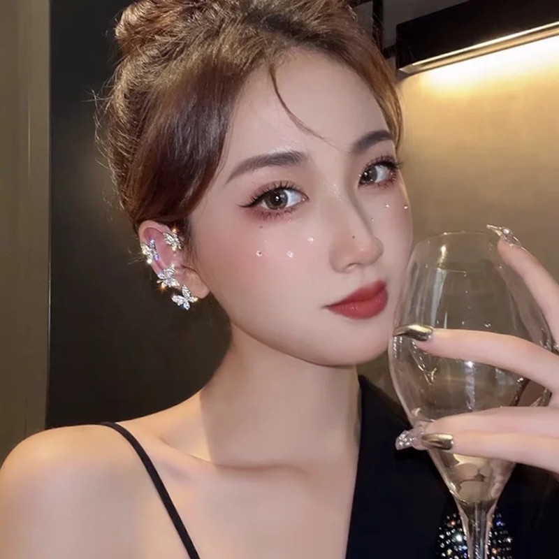 Tiktok popular Super Flash mariposa clip de oreja sin oreja hembra luz temperamento de lujo diseño de nicho clip de hueso de oreja de alta calidad