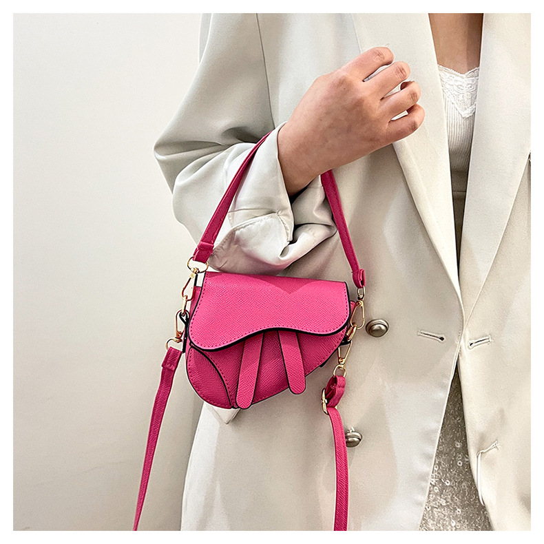 Kleines Nischendesign für Frauen 2024 neuer Sommer minimalistischer Crossbody, einzelne Schulter, Unterarmtasche, modische Textur_voghion.com