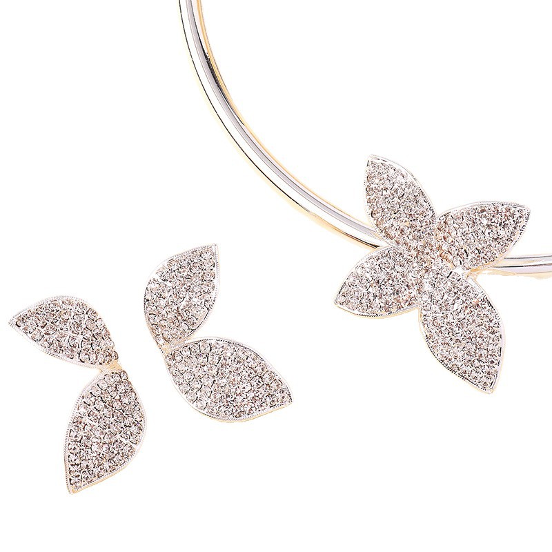 Conjunto de joyería de chispa abierta de diamante de Europa y los Estados Unidos collar temperamento pernos accesorios de lujo ligero conjunto de joyería