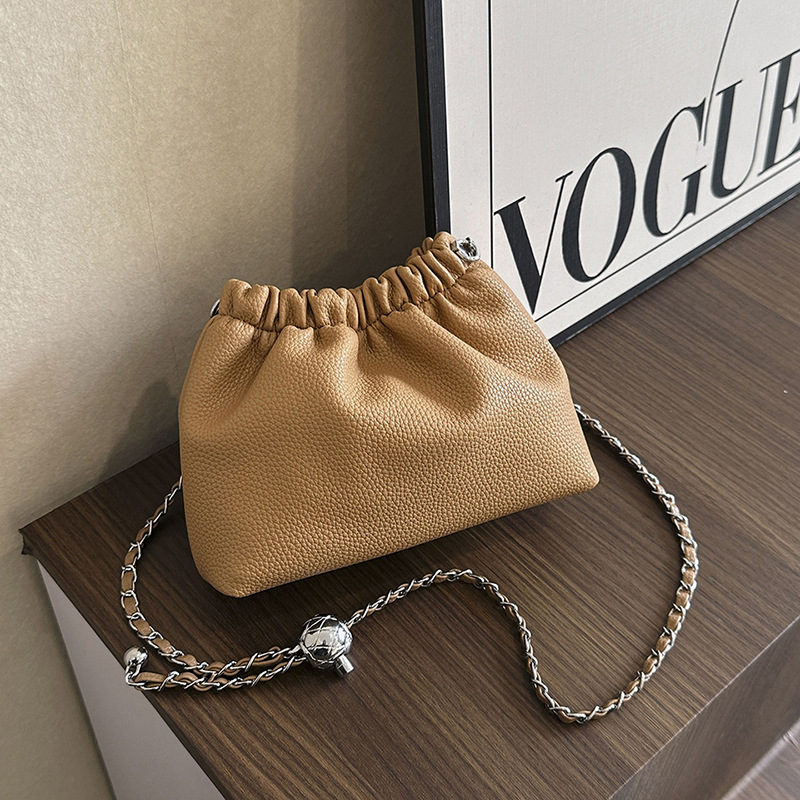 Sense Großhandel kleine Taschen Damentaschen 2023 Herbst beliebter neuer Stil Kieselkette Eimertasche einzelne Schulter-Umhängetasche_voghion.com