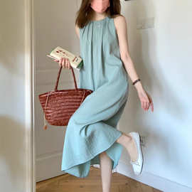 日韩露背度假吊带无袖背心连衣裙女夏设计感小众宽松显白沙滩长裙