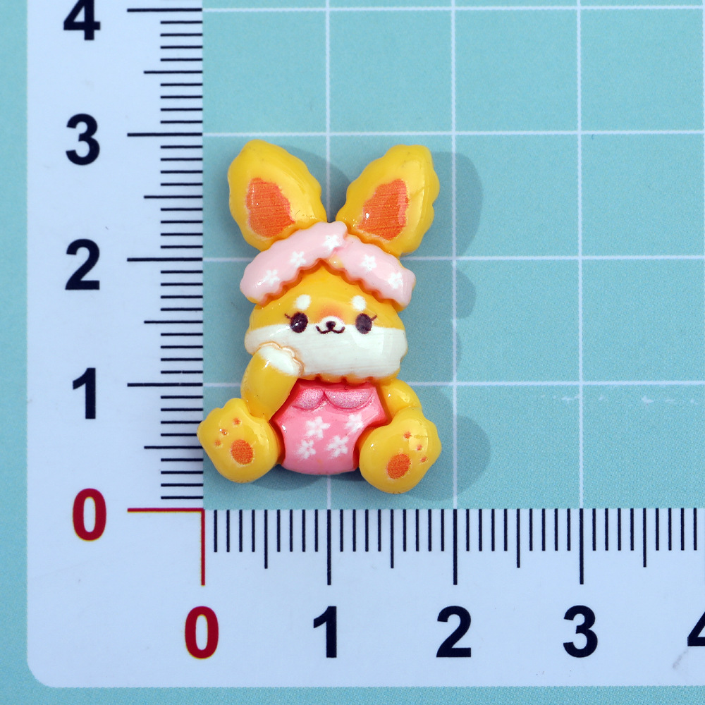 Sombreros de Navidad de dibujos animados accesorios de resina de conejo diy lindos toques de cabeza de conejo de strawberry, llaveros de caso de teléfono móvil y otros materiales