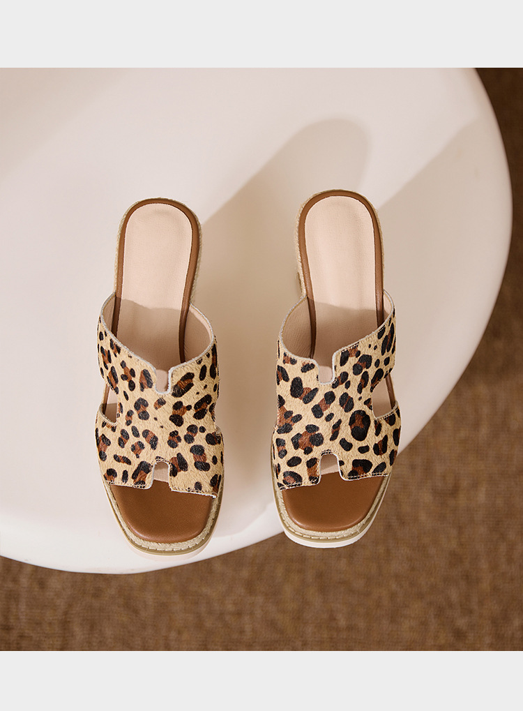 Dép sandal nữ quai ngang họa tiết da báo, đế xuồng bện rơm, gót cao 8 cm — Trang chủ chi tiết 8
