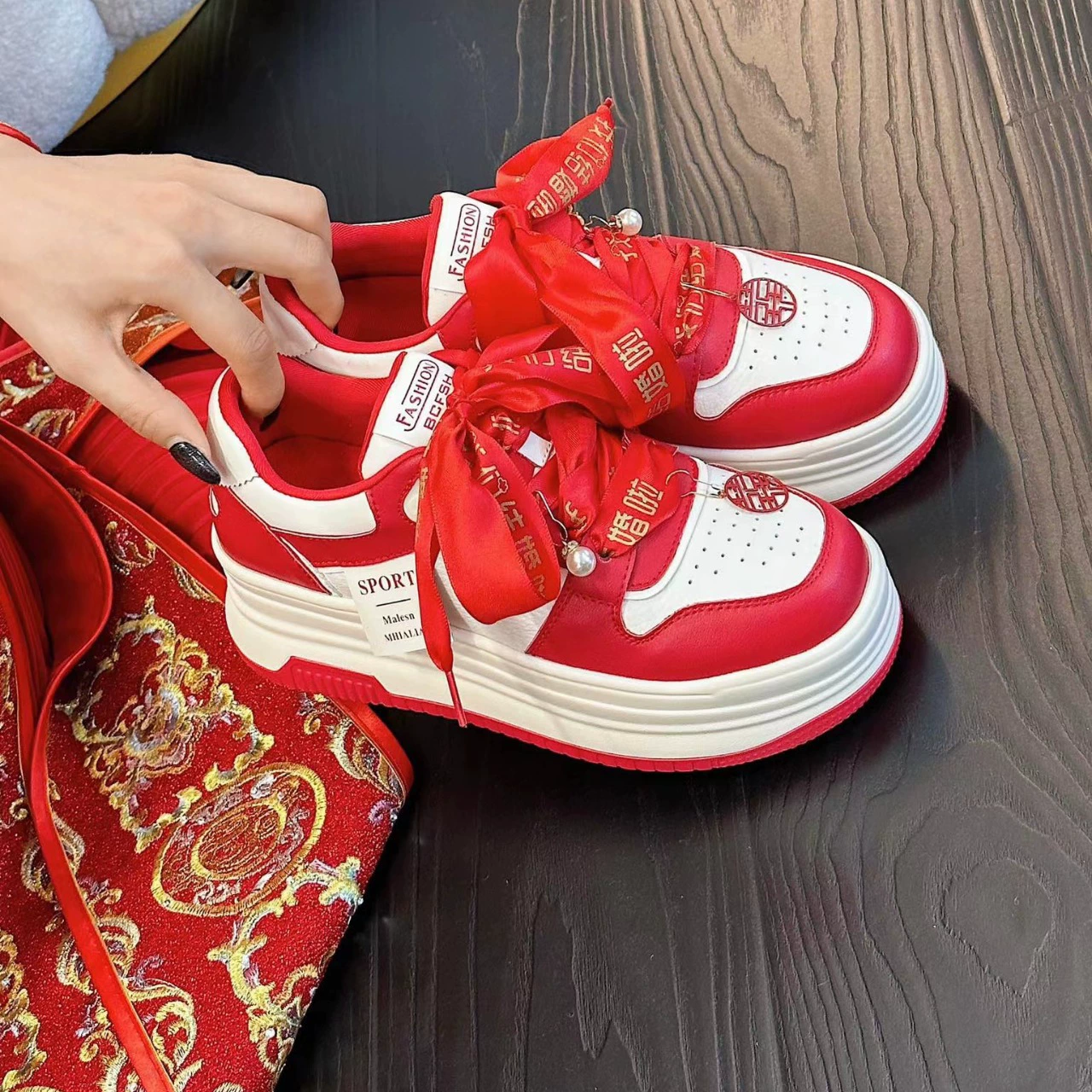 Hanfu красные свадебные туфли Xiuhe 2025 новые свадебные туфли невесты не устали