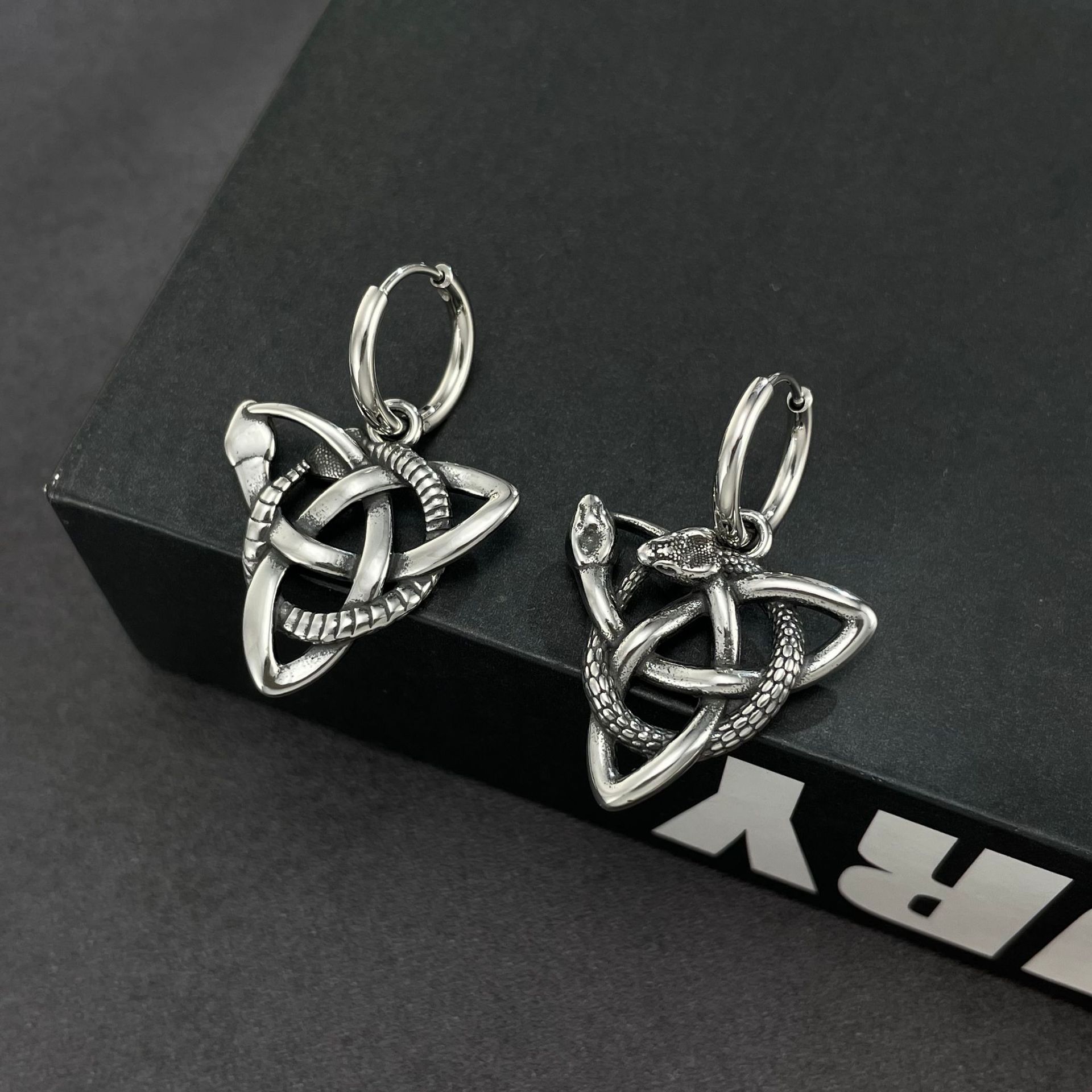 Women's Retro Trendy and Cool Personality Earrings with European and American Cross-Border Snake-Shaped Three-Ring Pendant Earrings