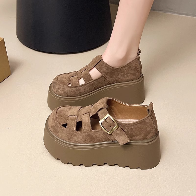 2025 verano nuevo estilo Baotou sandalias romanas mujer hueca pequeño tejido jaulas de cerdo zapatos retro de suela gruesa
