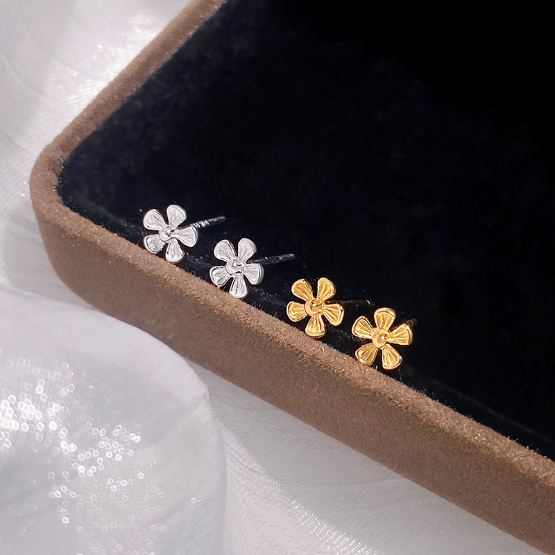 S999足银气质花朵耳钉女简约高级小众设计百搭甜美耳饰代发