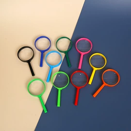 放大镜;戏水玩具;花盆容器